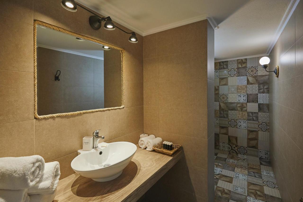 Mare Suites Lechaio Esterno foto
